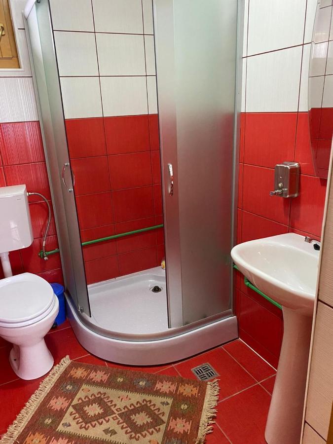 Camere De Inchiriat Floarea Reginei Felsővisó Kültér fotó